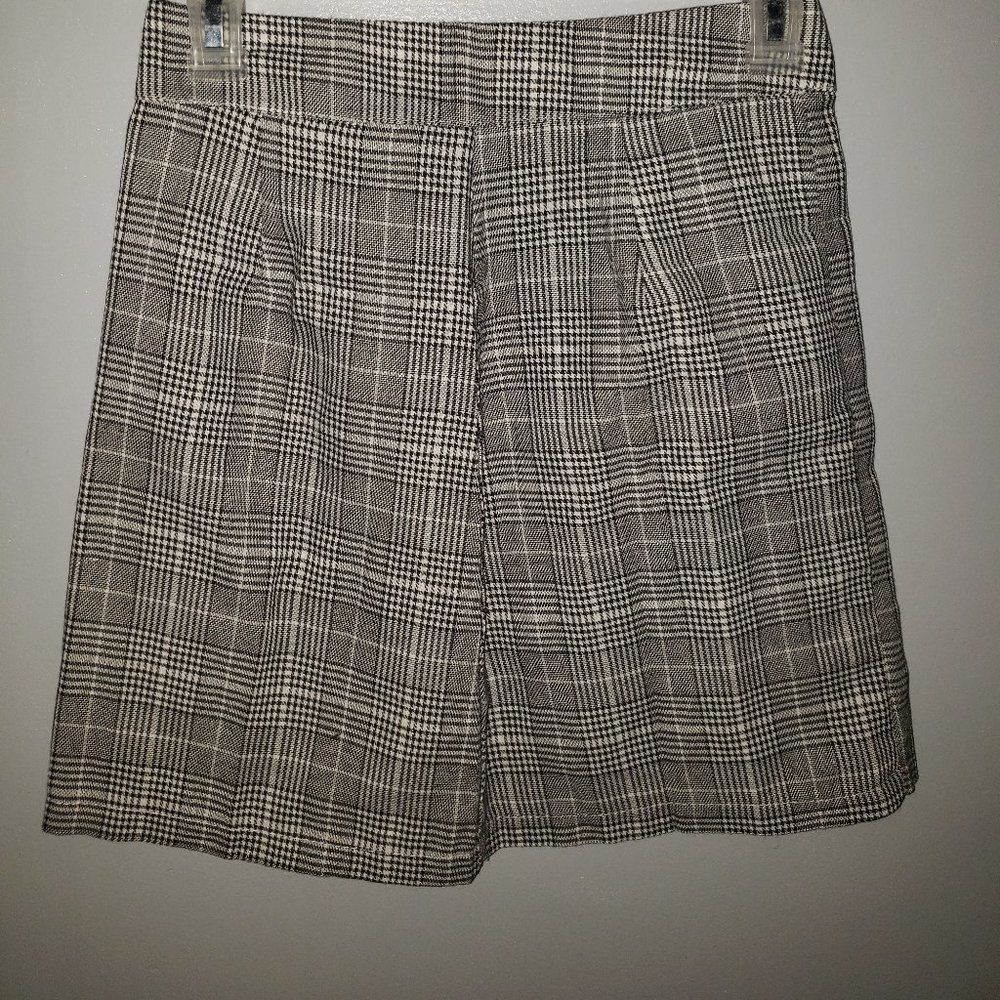 Black and white plaid lined shirt